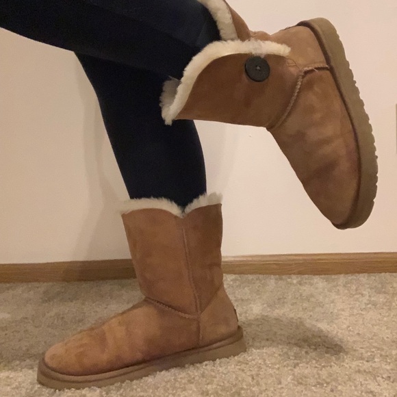 Tan UGG Boots - Picture 1 of 4